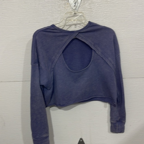 Colsie Cropped Open back - Picture 3 of 3